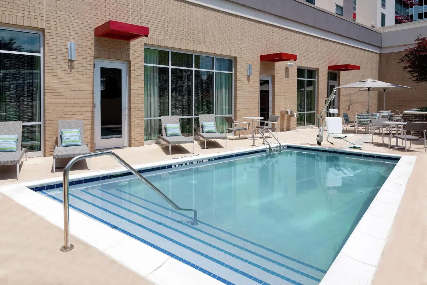 Hampton Inn & Suites Atlanta Buckhead Place Pool