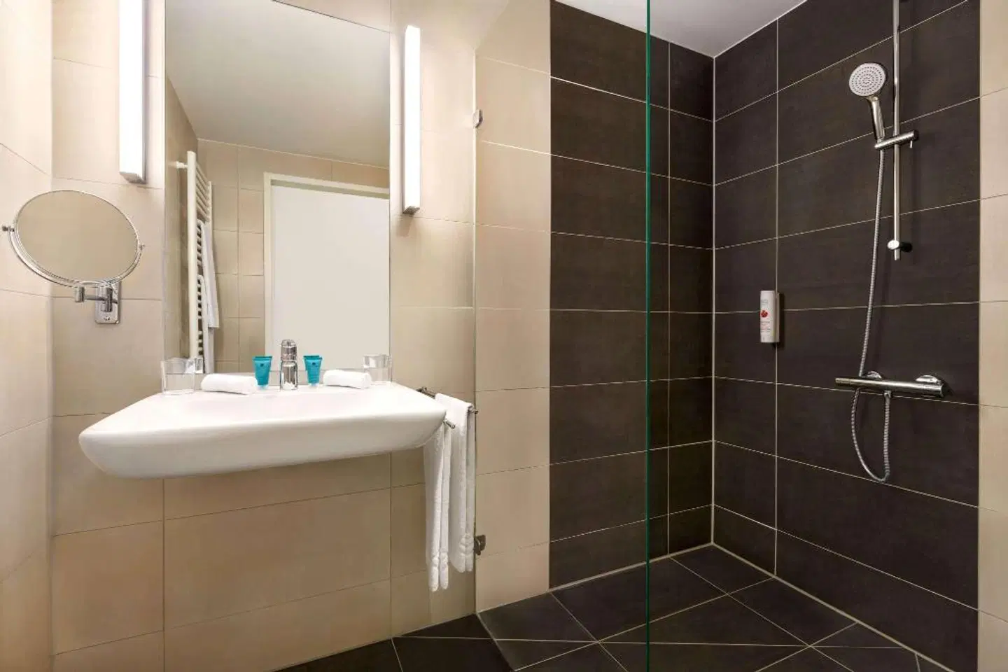 Wyndham Garden Munich Messe Badezimmer