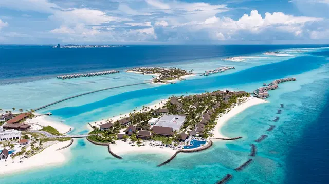 SAii Lagoon Maldives, Curio Collection by Hilton Pool