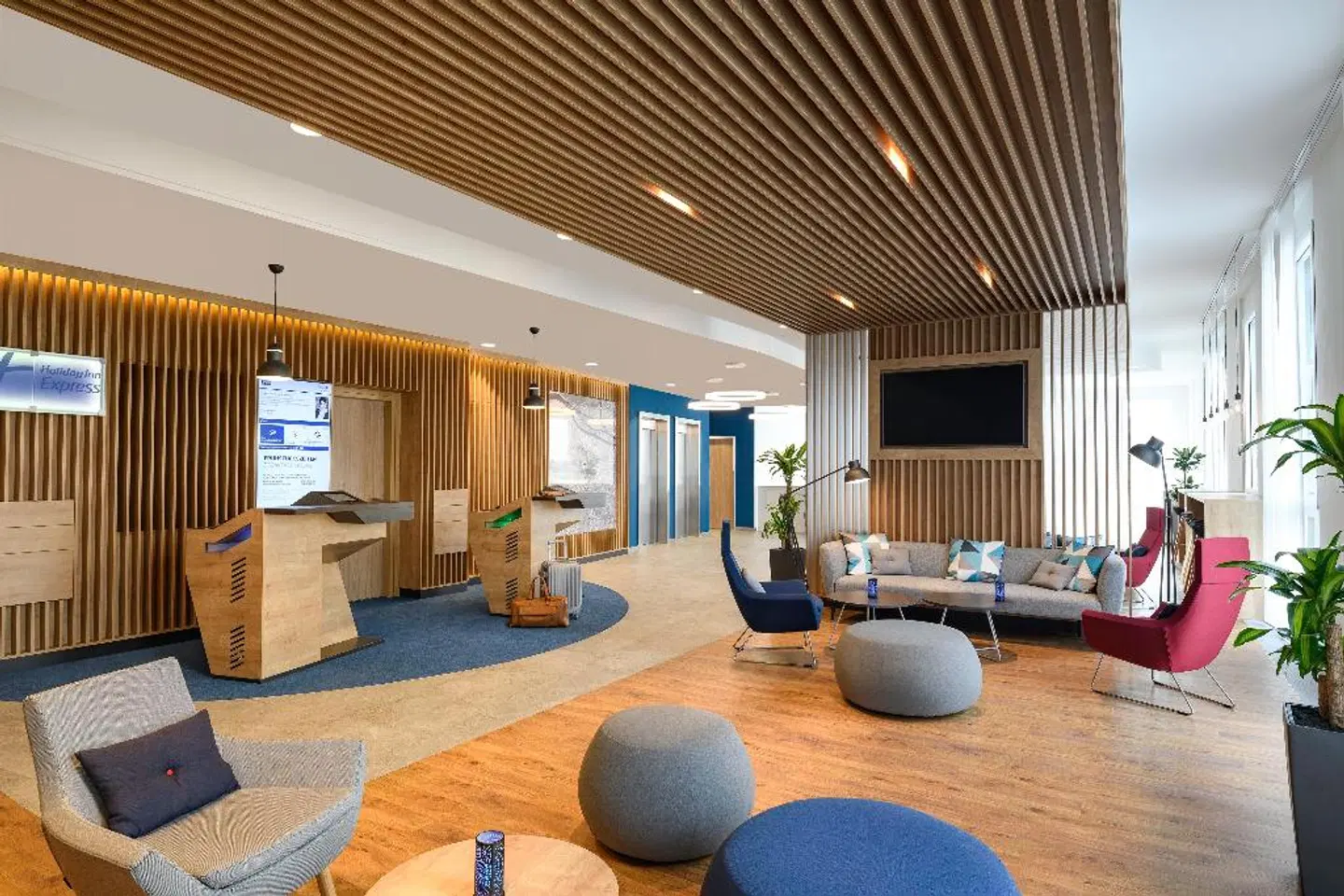 Holiday Inn Express Regensburg Lobby