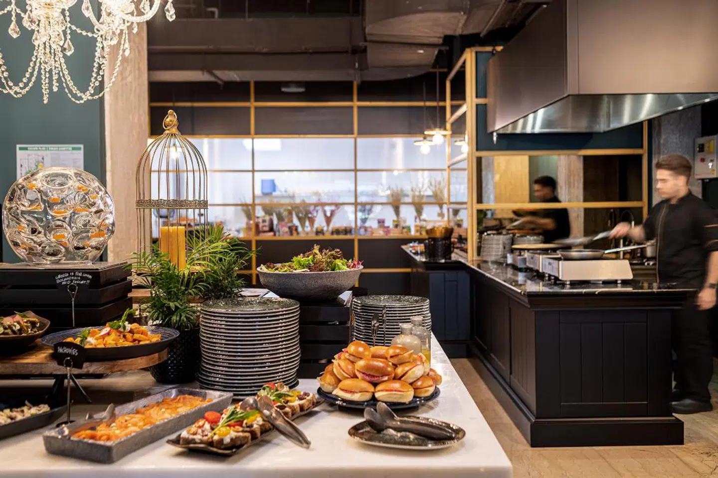 Skylark, Aluma Hotel & Resort Restaurant