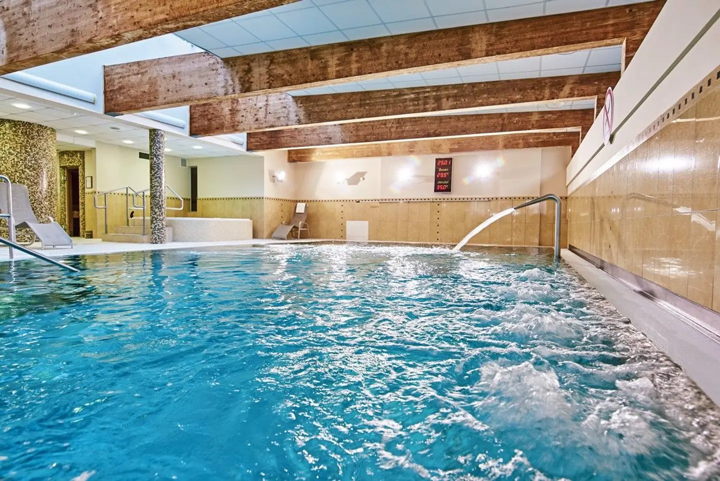 Jantar Hotel & Spa Hallenbad