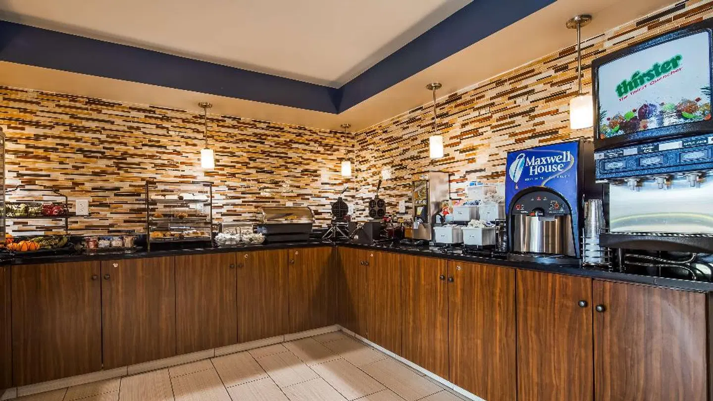 Best Western Center Inn Lobby