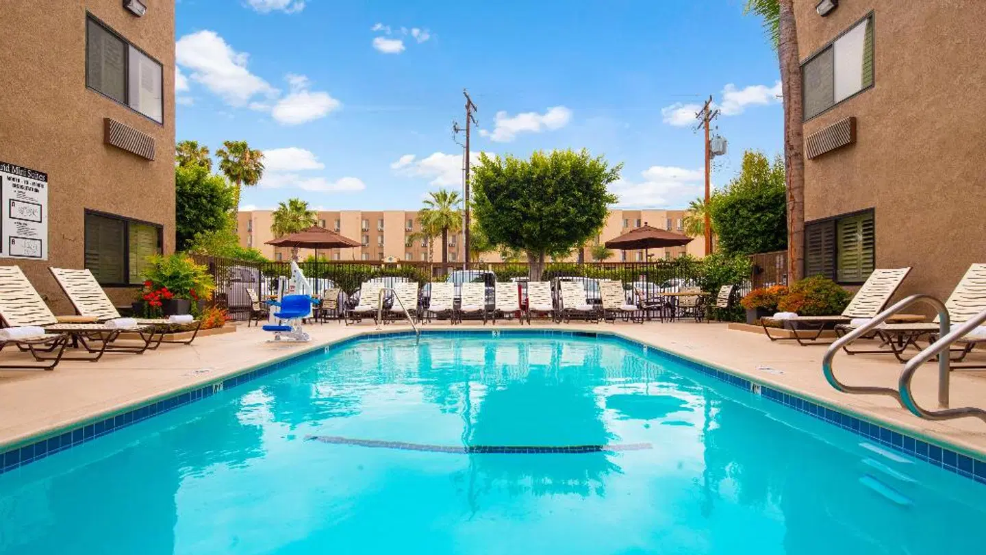 Best Western Plus Park Place Inn - Mini Suites Pool