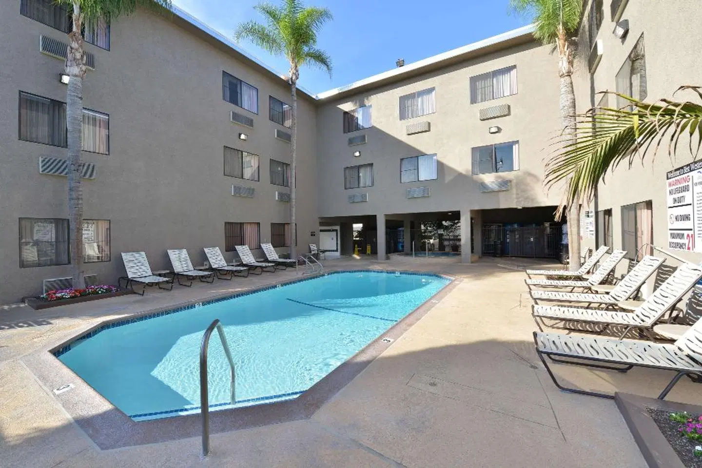 Best Western Plus Park Place Inn - Mini Suites Pool