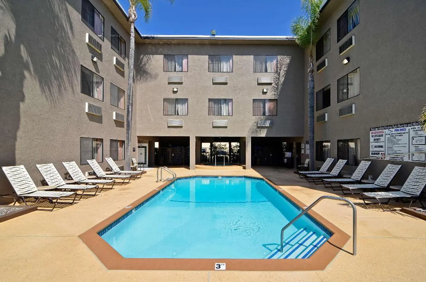 Best Western Plus Park Place Inn - Mini Suites Pool