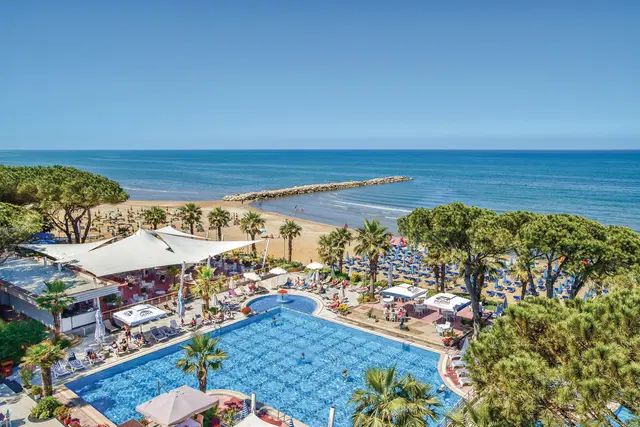 Fafa Premium Hotel Pool