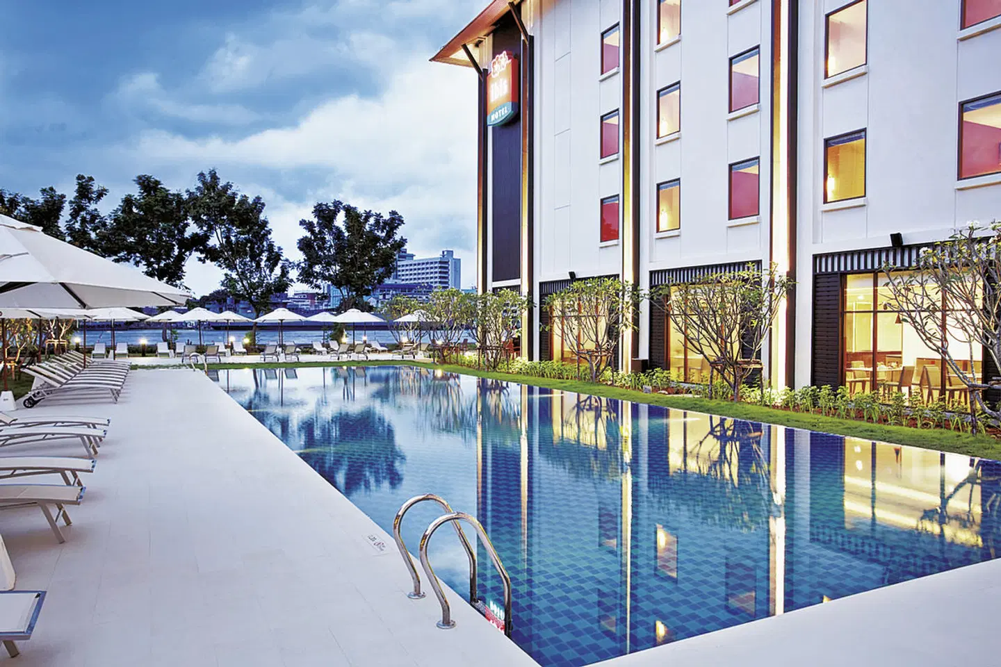 Ibis Bangkok Riverside Pool
