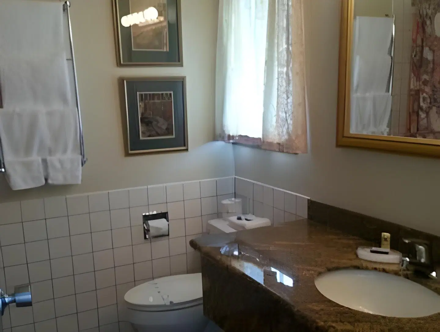 Port Angeles Inn Badezimmer