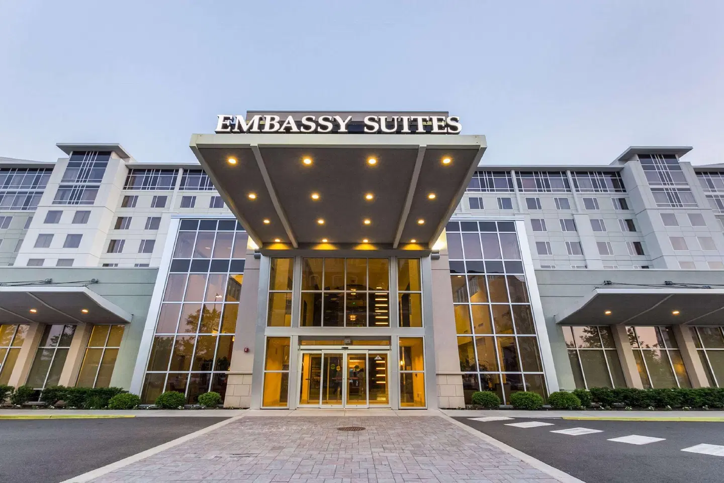 Embassy Suites by Hilton Newark Airport Aussenansicht