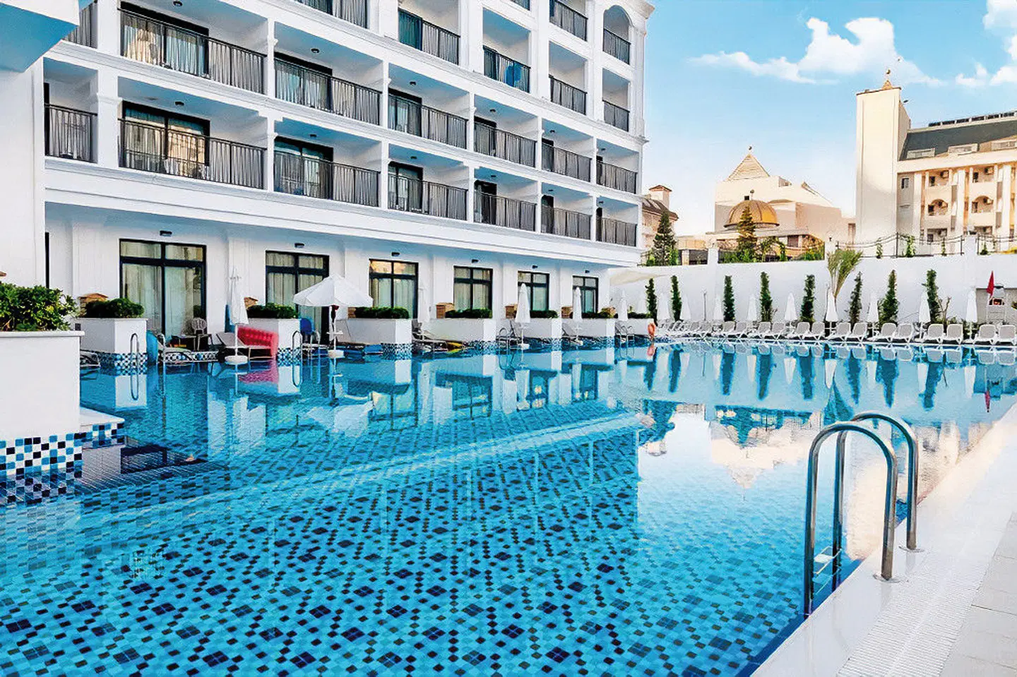 Side Royal Style Hotel Pool