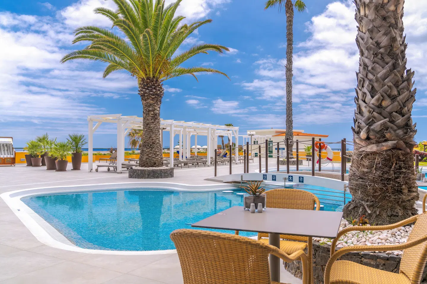 Sentido Galosol Pool