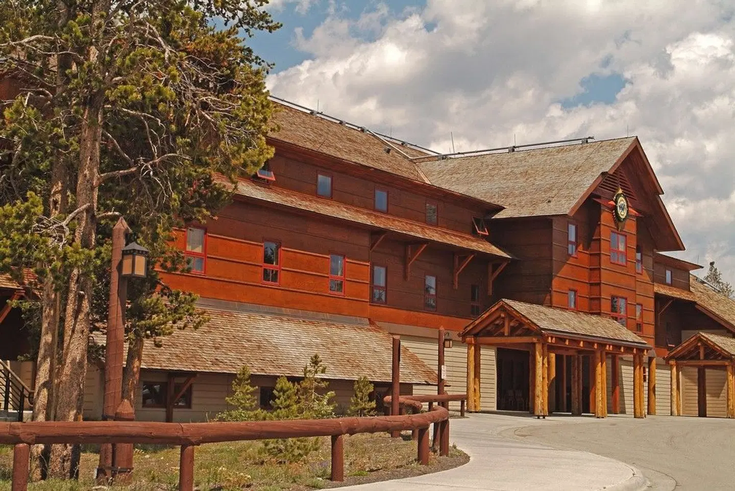 Old Faithful Snow Lodge & Cabins Aussenansicht