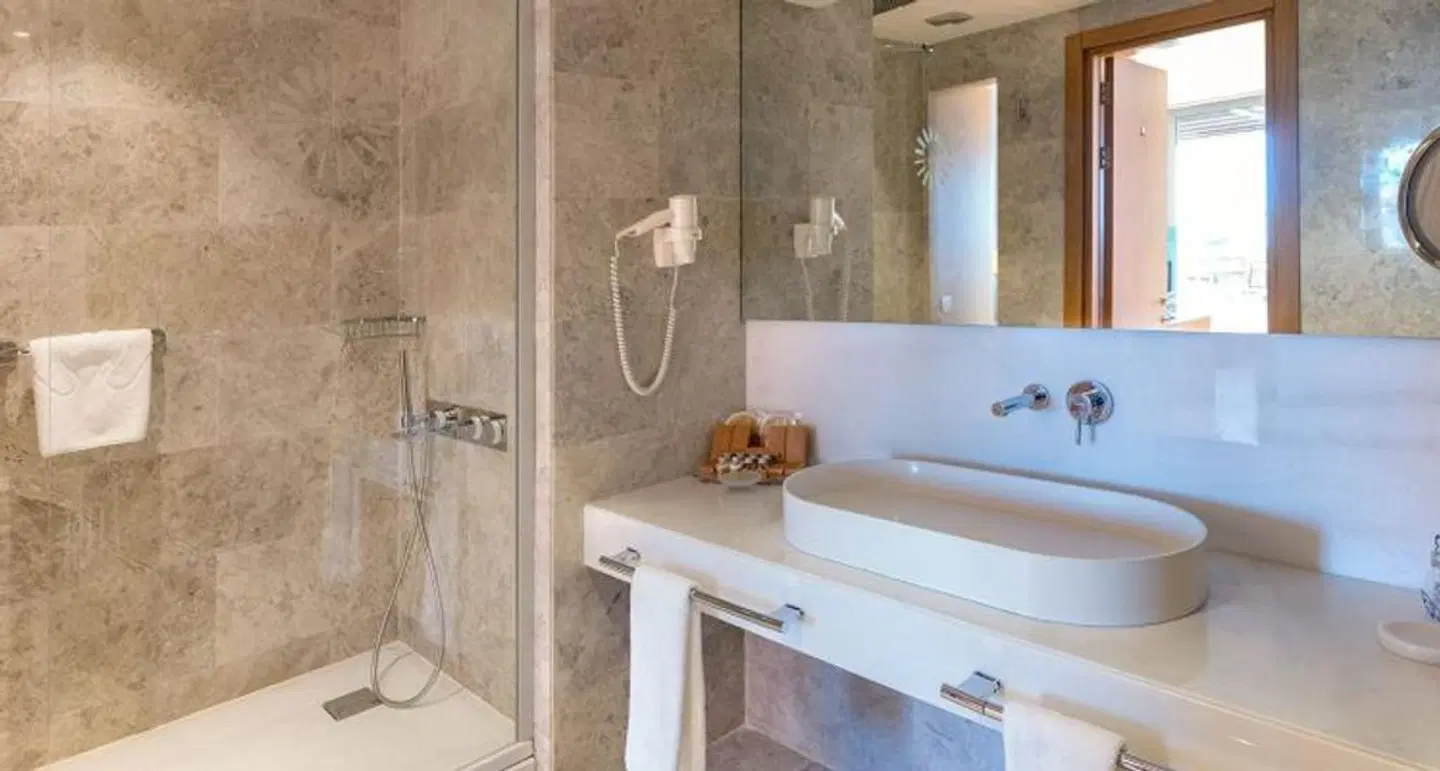 On'Live Hotel Badezimmer