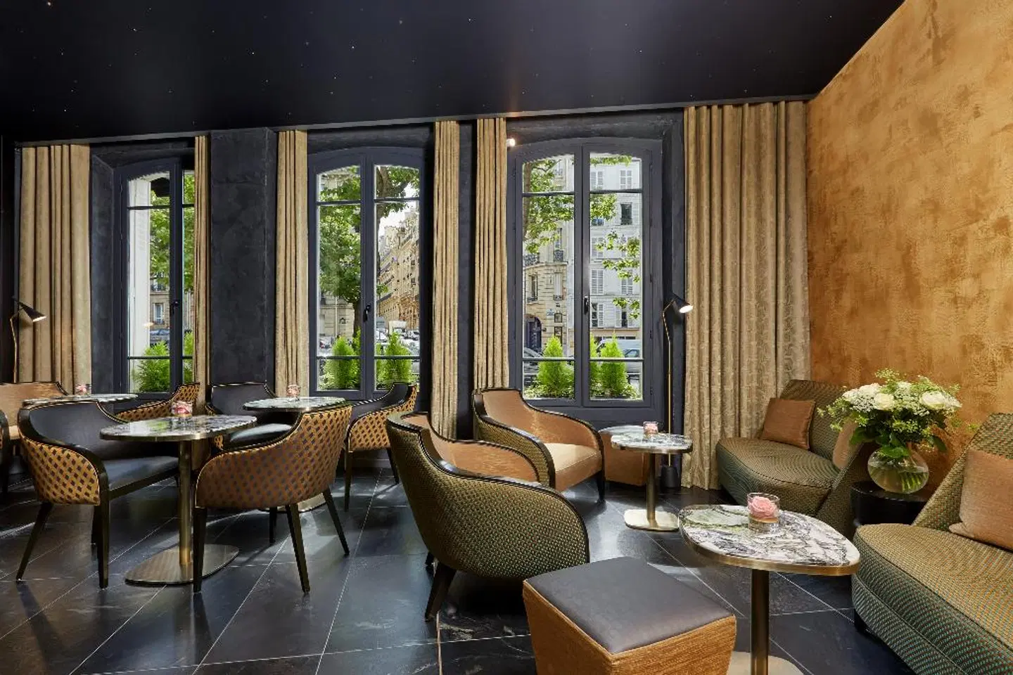 Regence Etoile Lobby