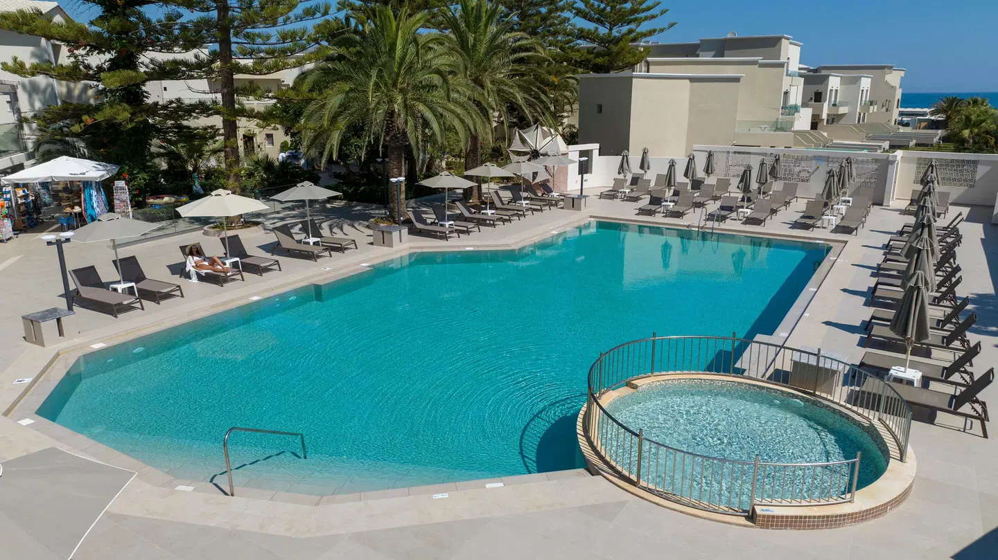 Vantaris Luxury Beach Resort Pool