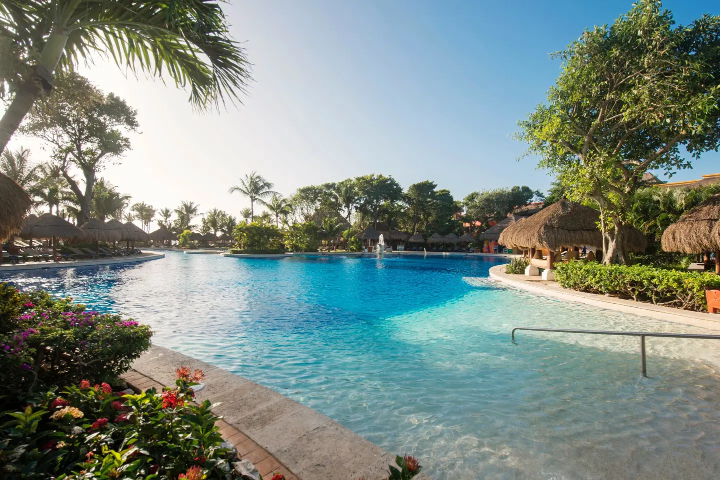 Iberostar Waves Quetzal Pool