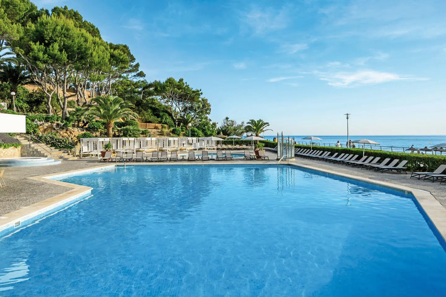 Vibra Beverly Playa Pool