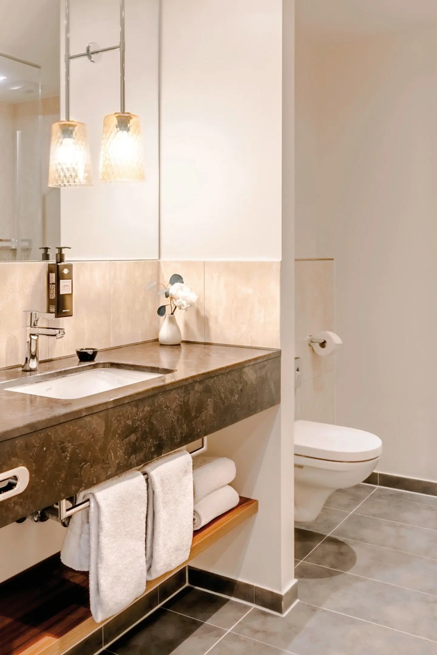 Reichshof Hamburg Badezimmer