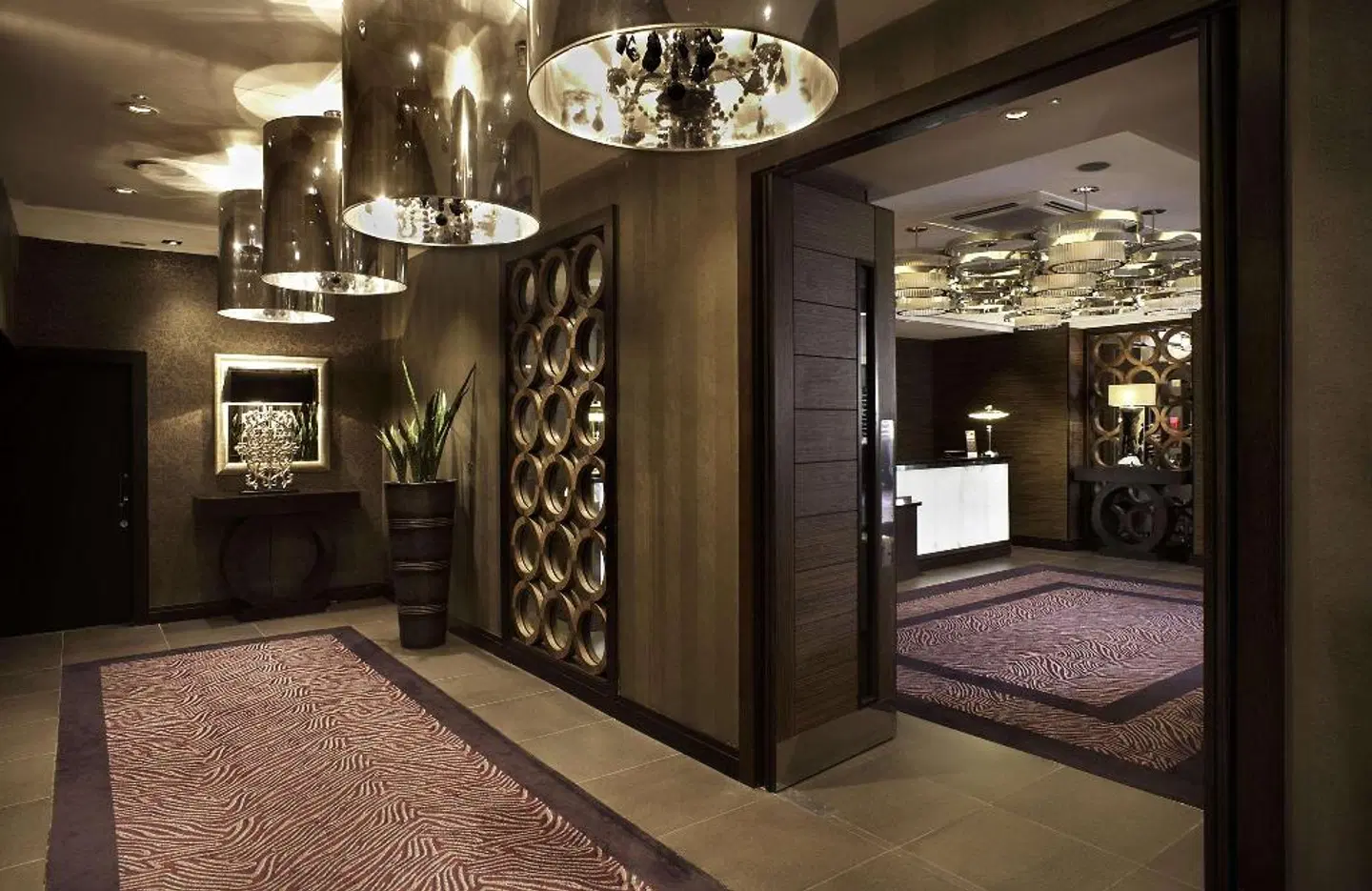 DoubleTree by Hilton Hotel London - Victoria Lobby