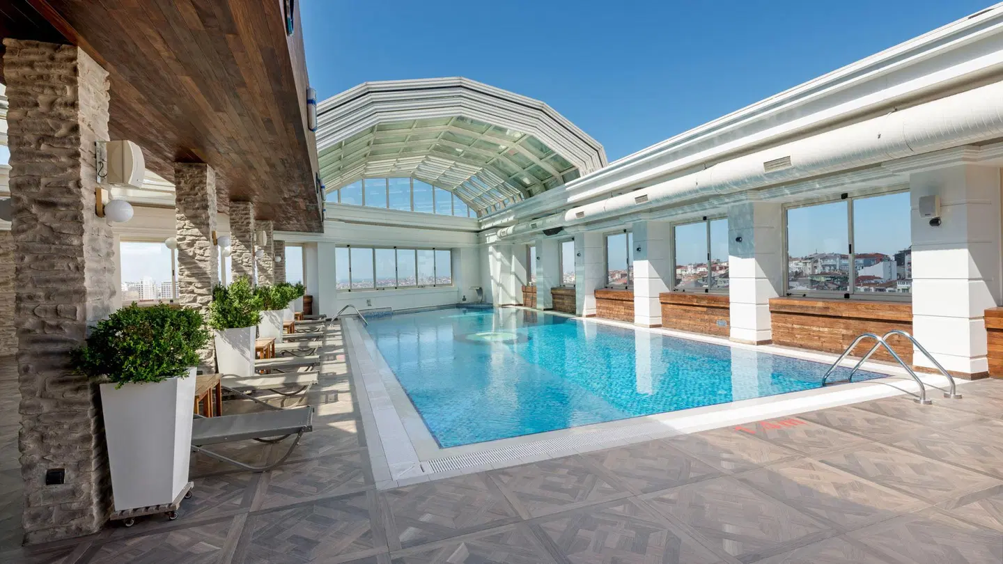 Ramada Plaza by Wyndham Istanbul City Center Pool