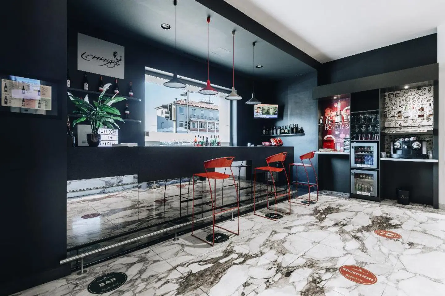 Cremona Hotels Continental Bar