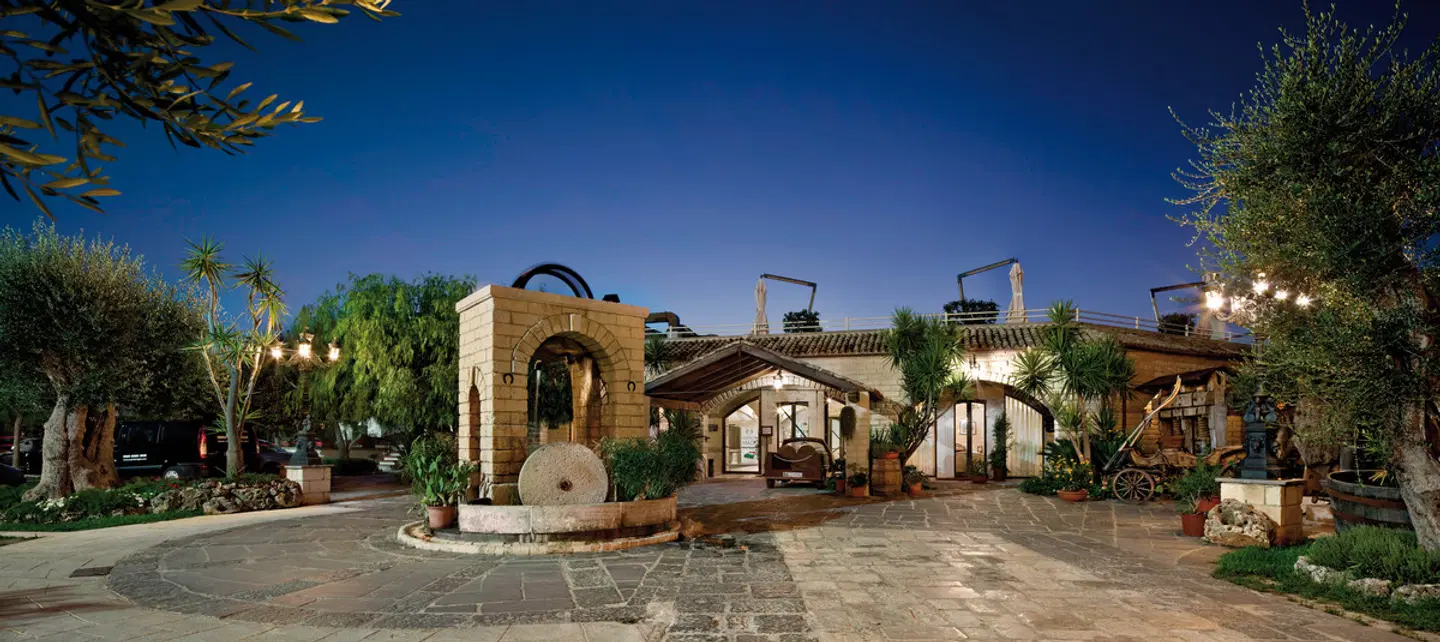 UNA Hotel Regina Bari Aussenansicht