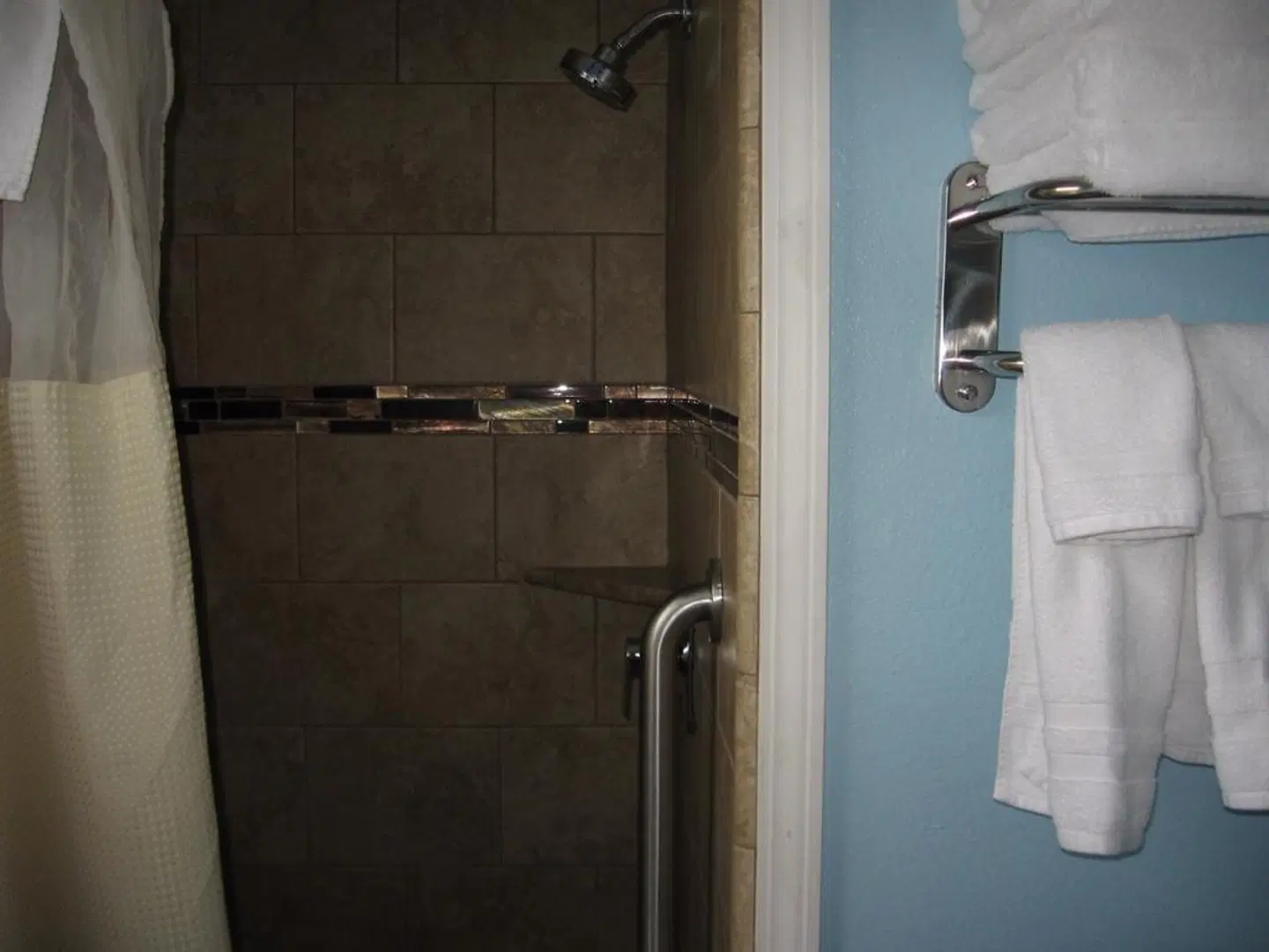 Dolphin Cove Motel Badezimmer