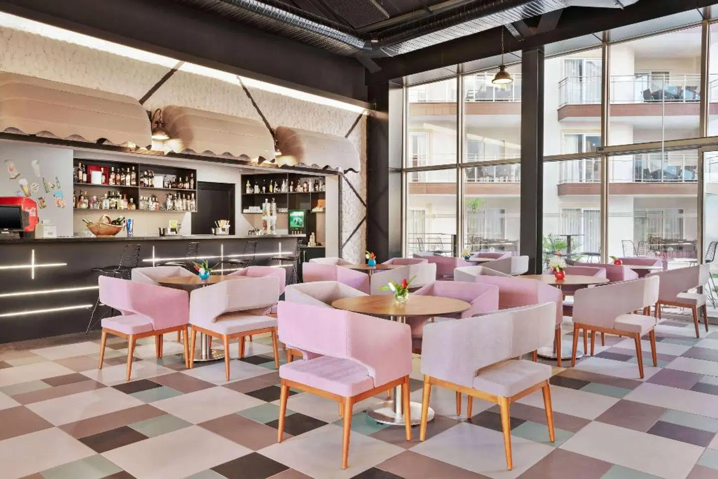 Ramada Hotel & Suites by Wyndham Kusadasi Bar