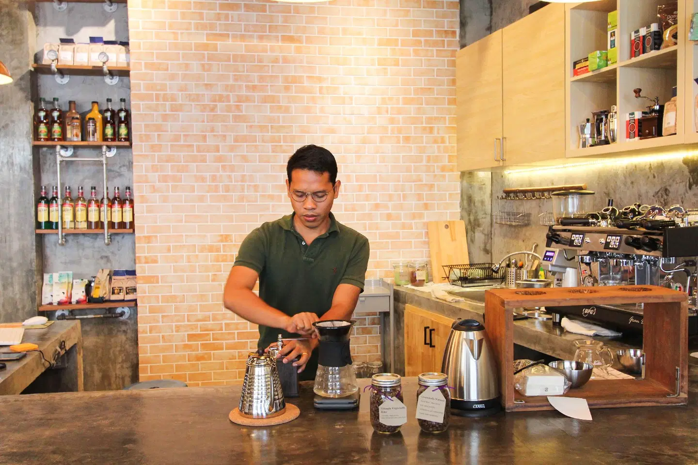 Thong Lo Travellers Hostel and Café Personen