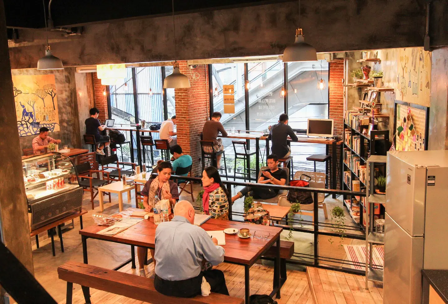 Thong Lo Travellers Hostel and Café Restaurant
