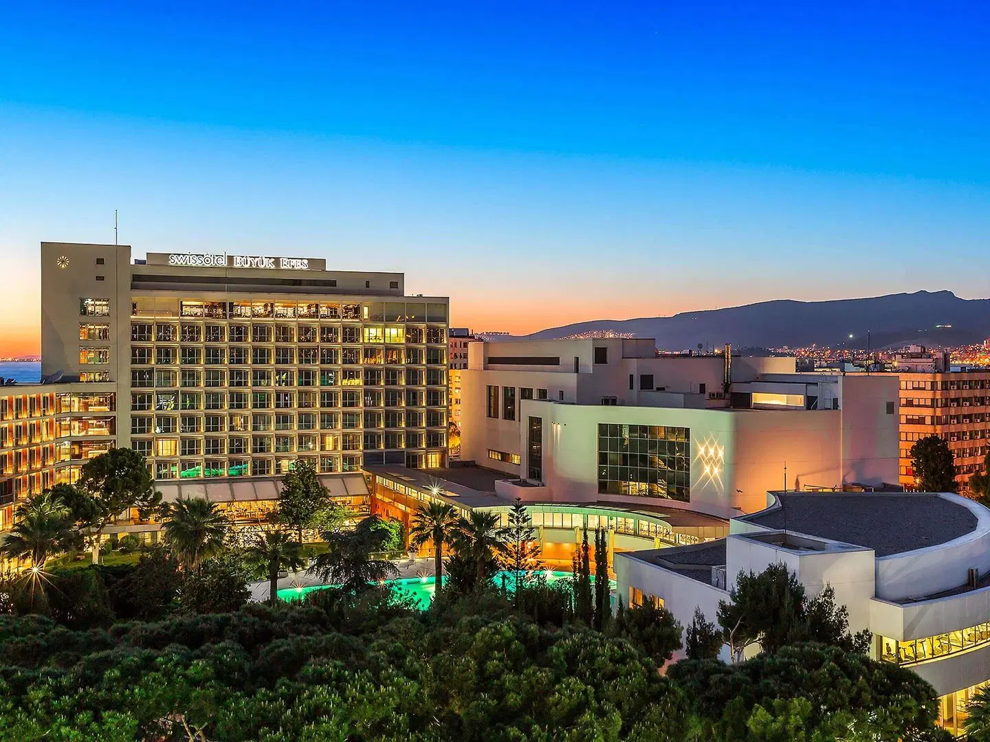 Swissôtel Büyük Efes EXTERIOR