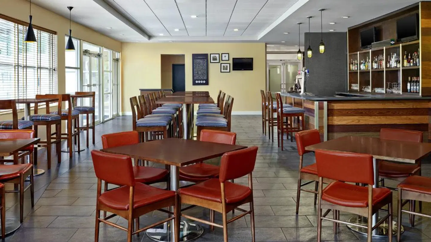 Four Points by Sheraton Surrey LOUNGE_LOBBY