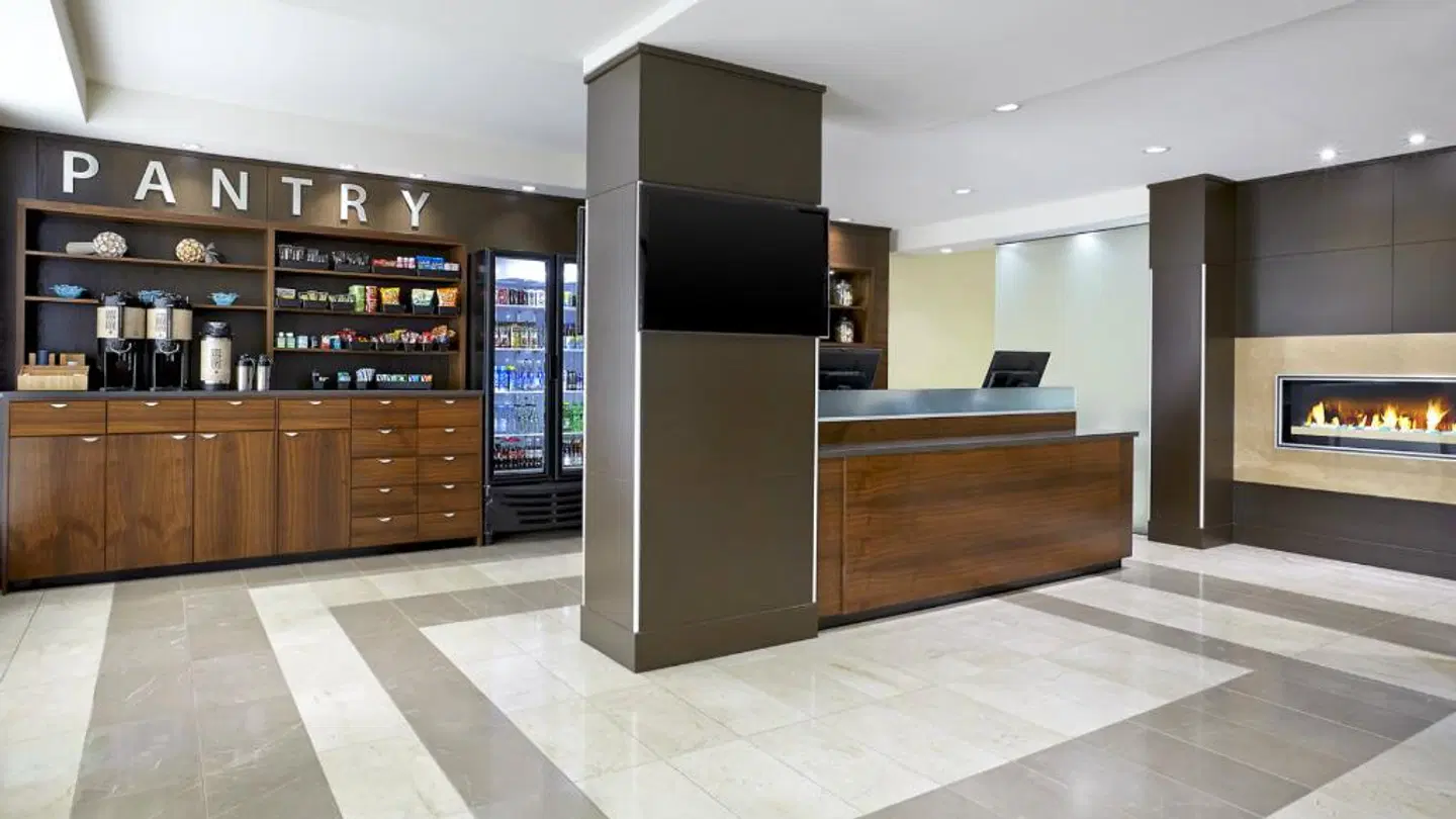 Four Points by Sheraton Surrey LOUNGE_LOBBY