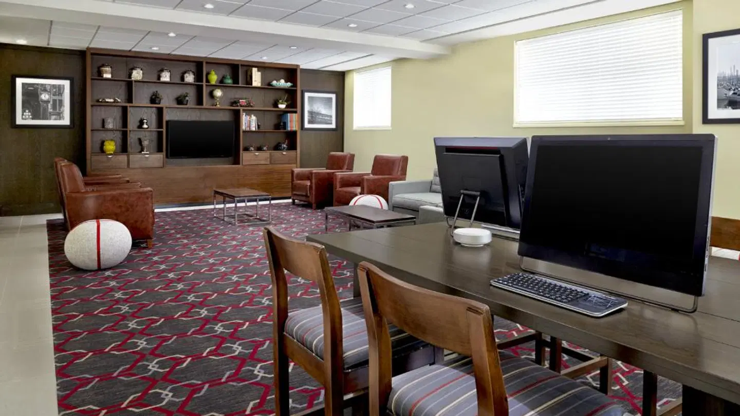 Four Points by Sheraton Surrey Restaurant