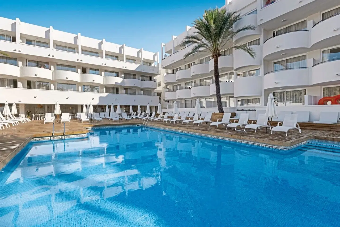 Palmanova Beach by THR OUTDOOR_POOL