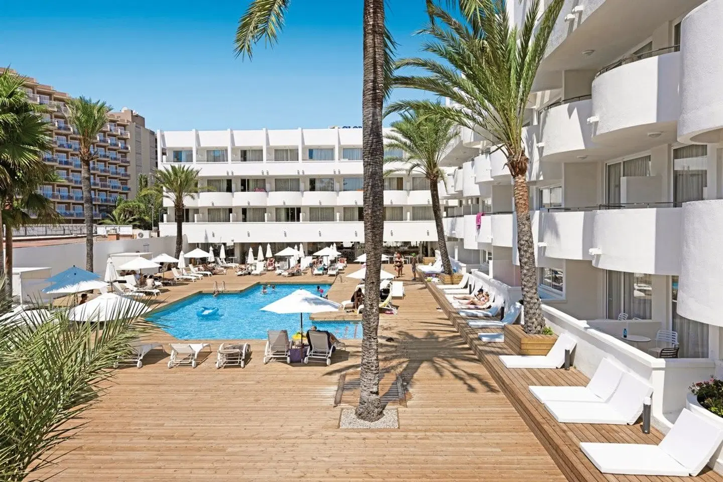Palmanova Beach by THR EXTERIOR