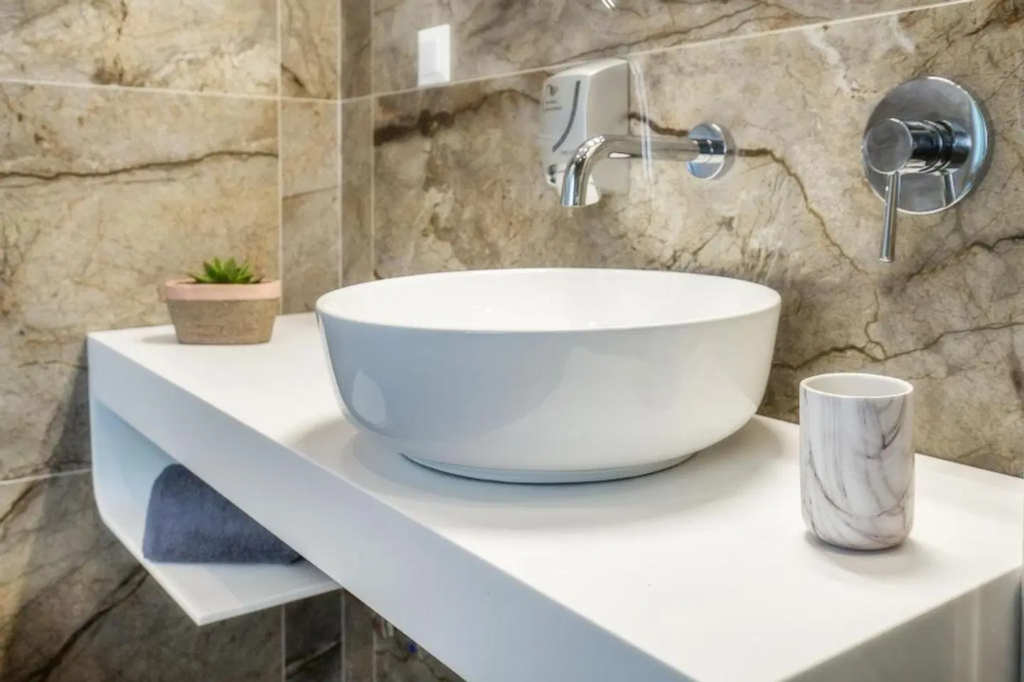 Azzurro  Deluxe Badezimmer