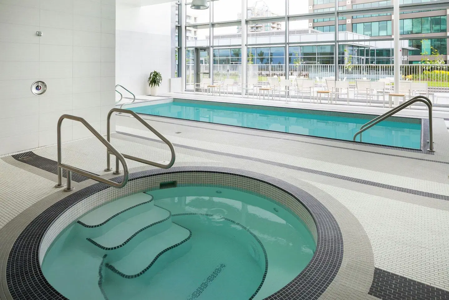 Element by Westin Vancouver Metrotown Hallenbad