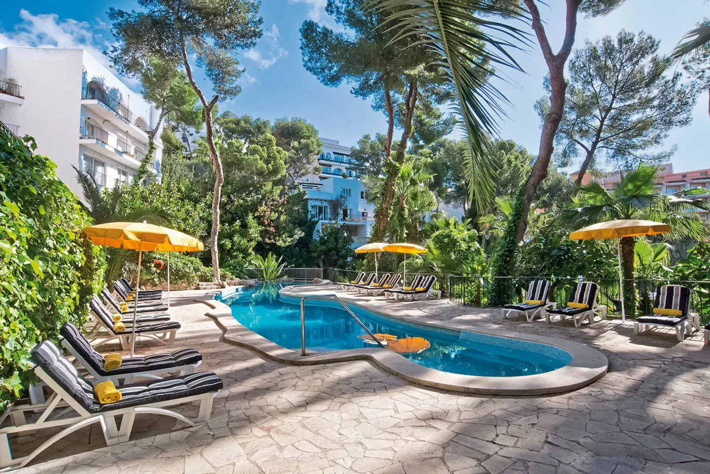 BonSol Resort & Spa OUTDOOR_POOL