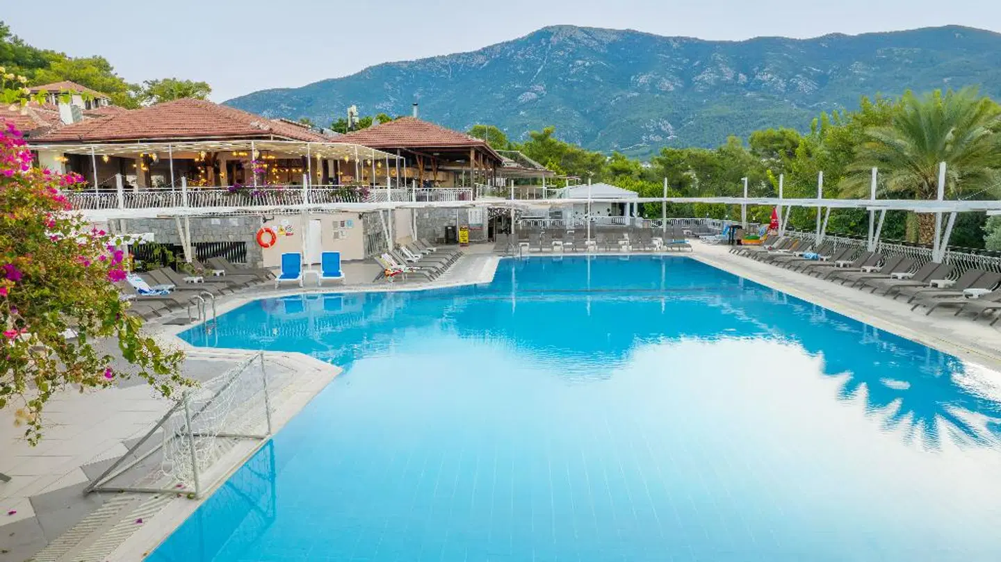 Nicholas Park Hotel OUTDOOR_POOL