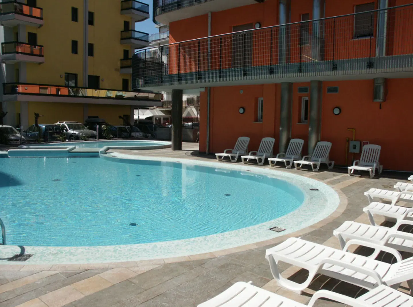 Sheila OUTDOOR_POOL