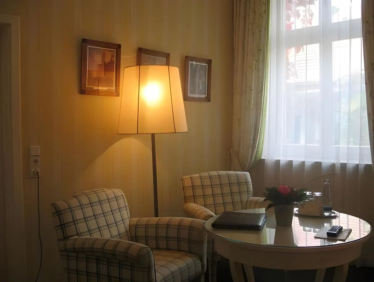 Post ROOM_EXAMPLE