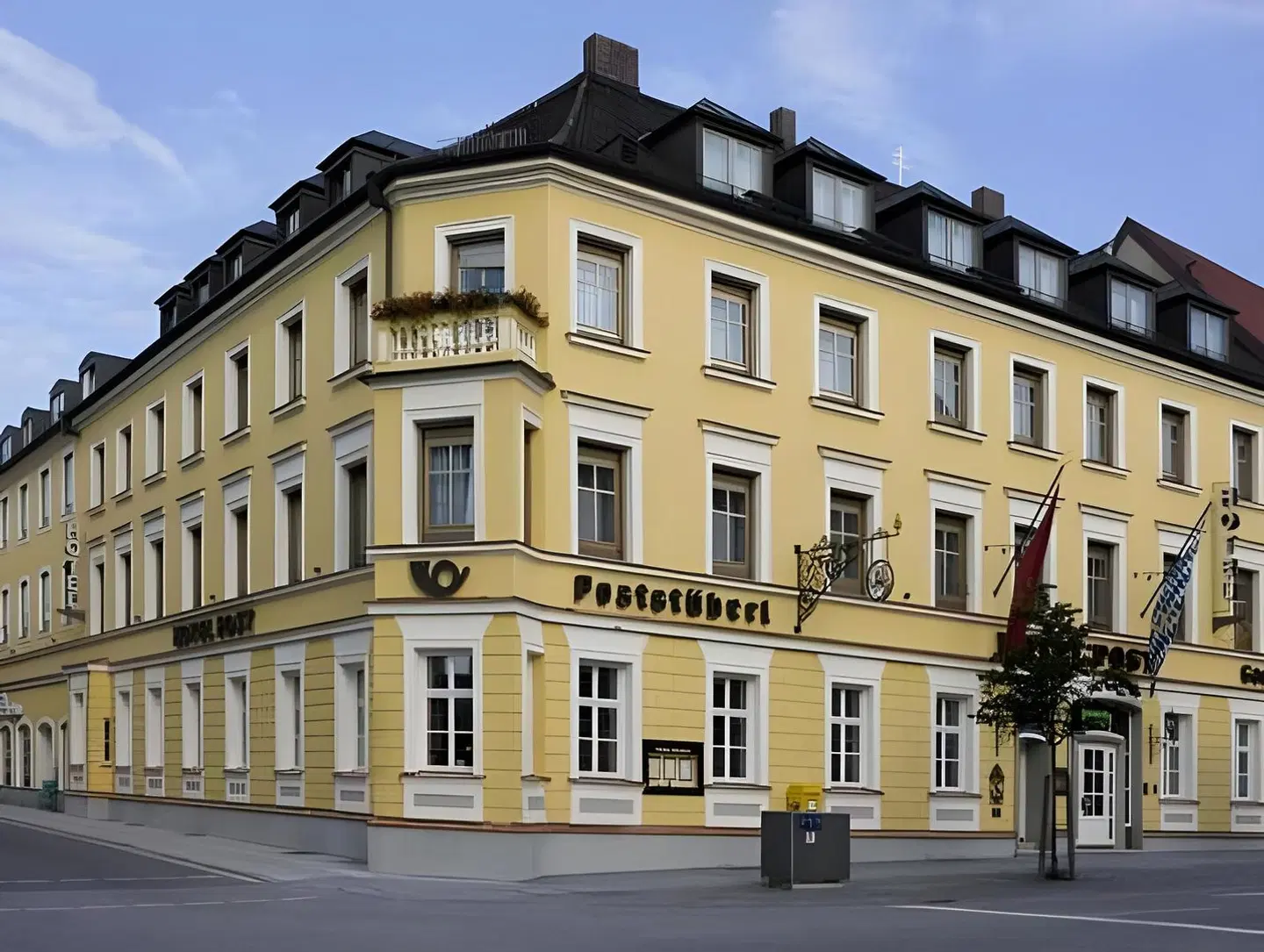 Post EXTERIOR
