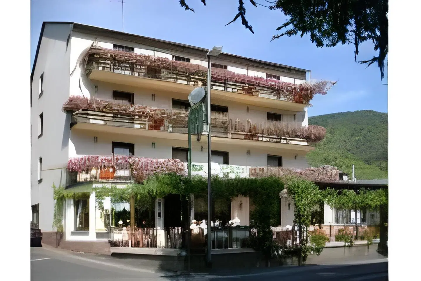 Ley Hotel EXTERIOR