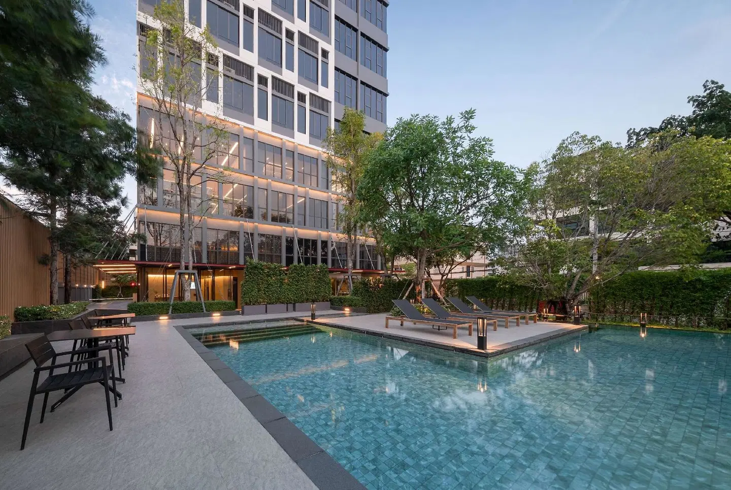 Ramada by Wyndham Bangkok Sukhumvit 87 OUTDOOR_POOL