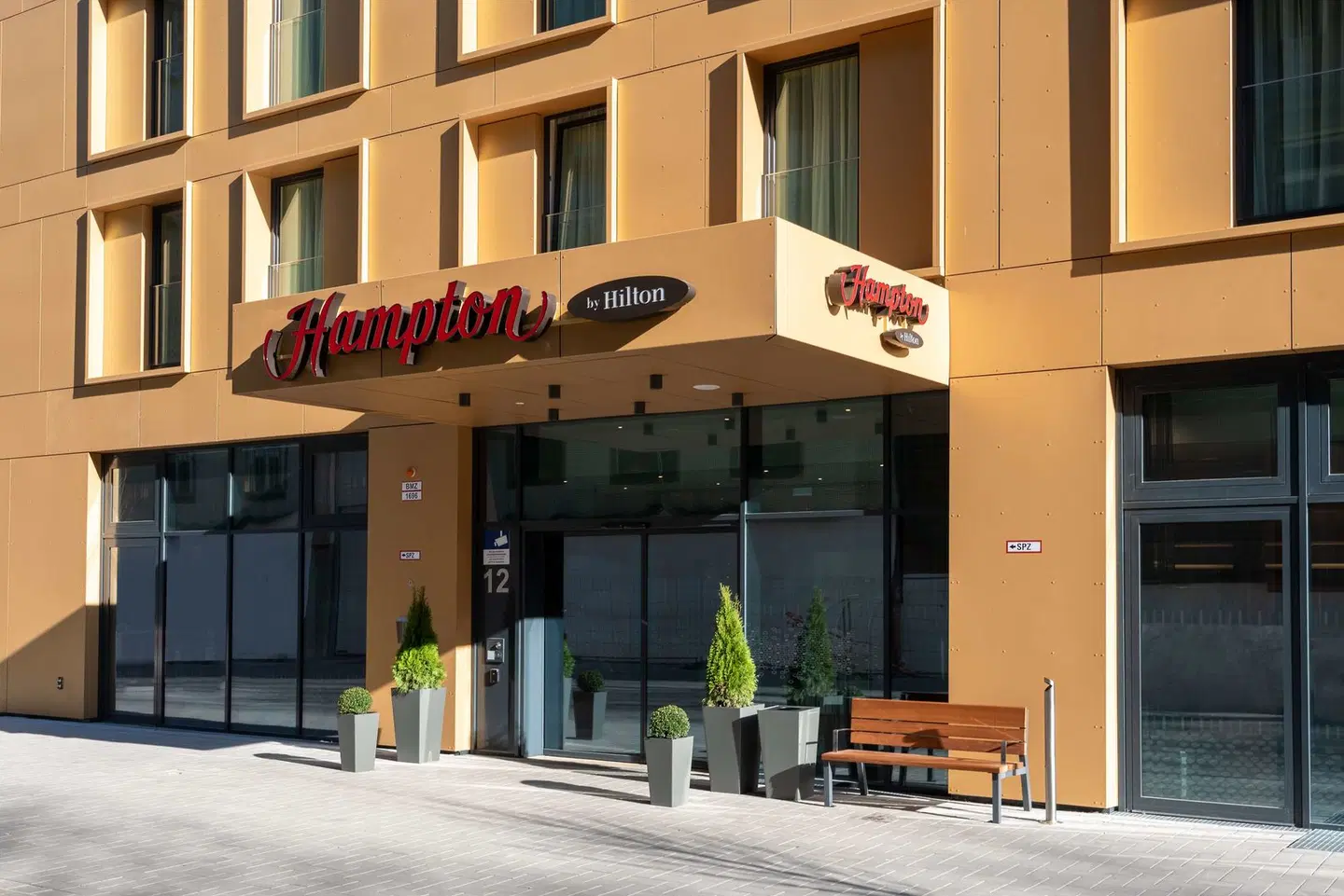 Hampton by Hilton Düsseldorf City Centre EXTERIOR