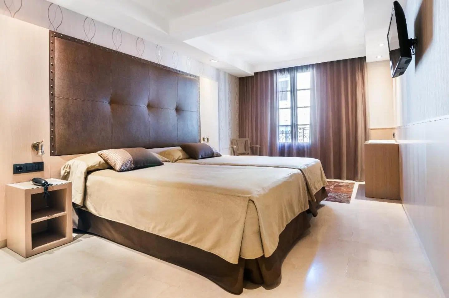 Gran Hotel Barcino ROOM_EXAMPLE