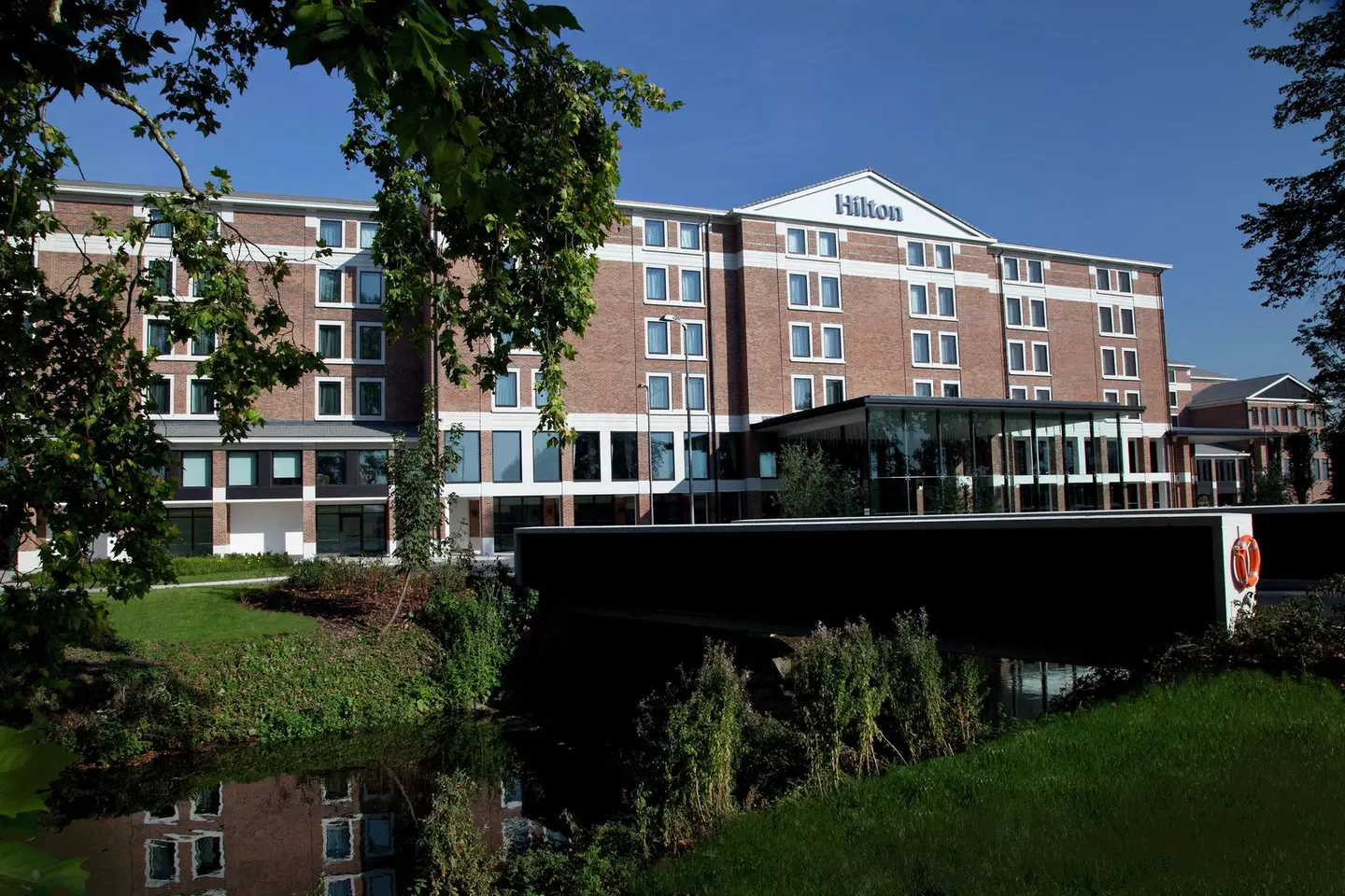 Hilton London Heathrow Airport Terminal 5 EXTERIOR