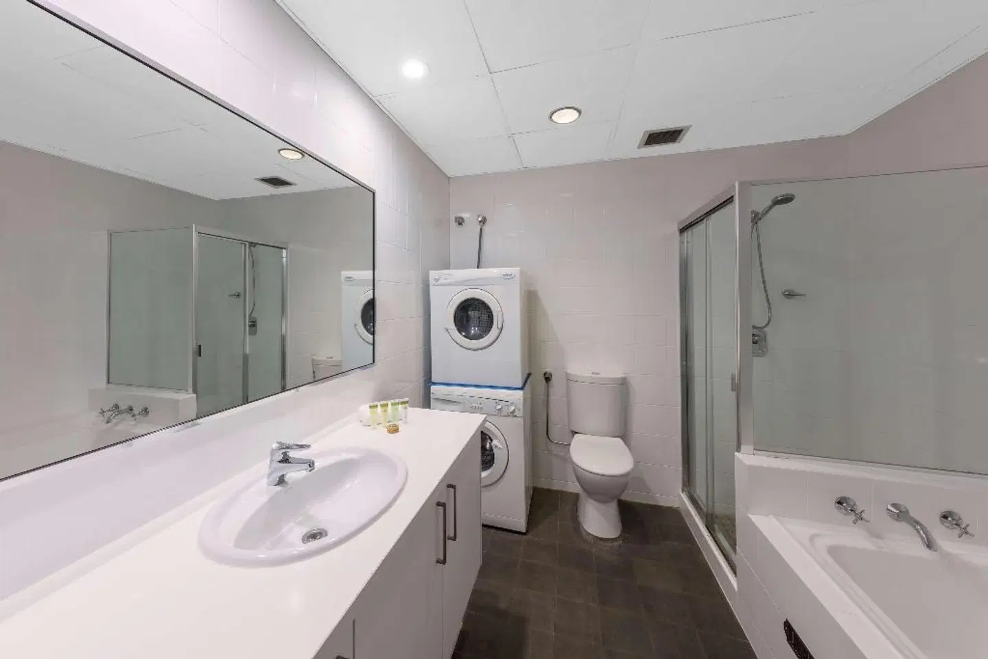 Woolloomooloo Waters Apartment Hotel Badezimmer